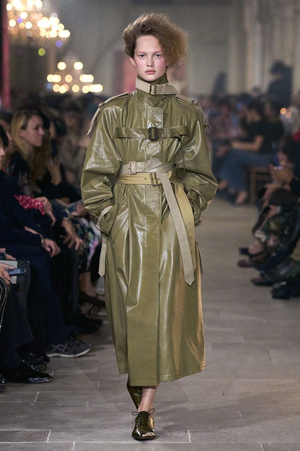 Acne Studios presenta historicismo y cotidianidad para SS27