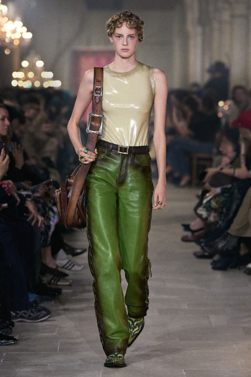 Acne Studios presenta historicismo y cotidianidad para SS27