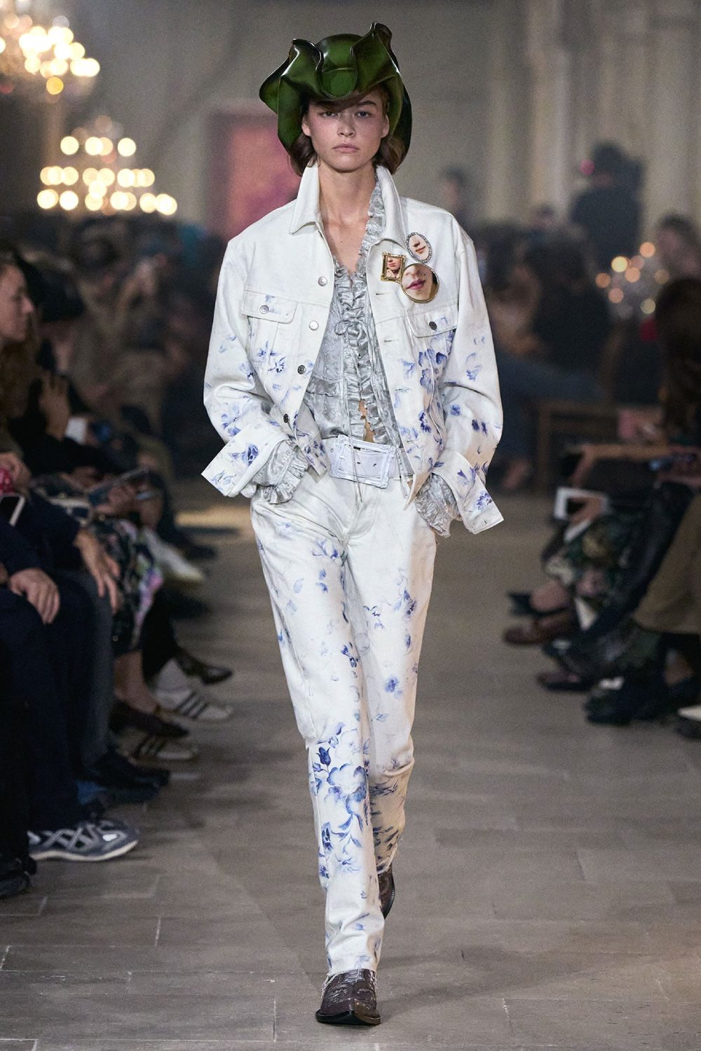 Acne Studios presenta historicismo y cotidianidad para SS27