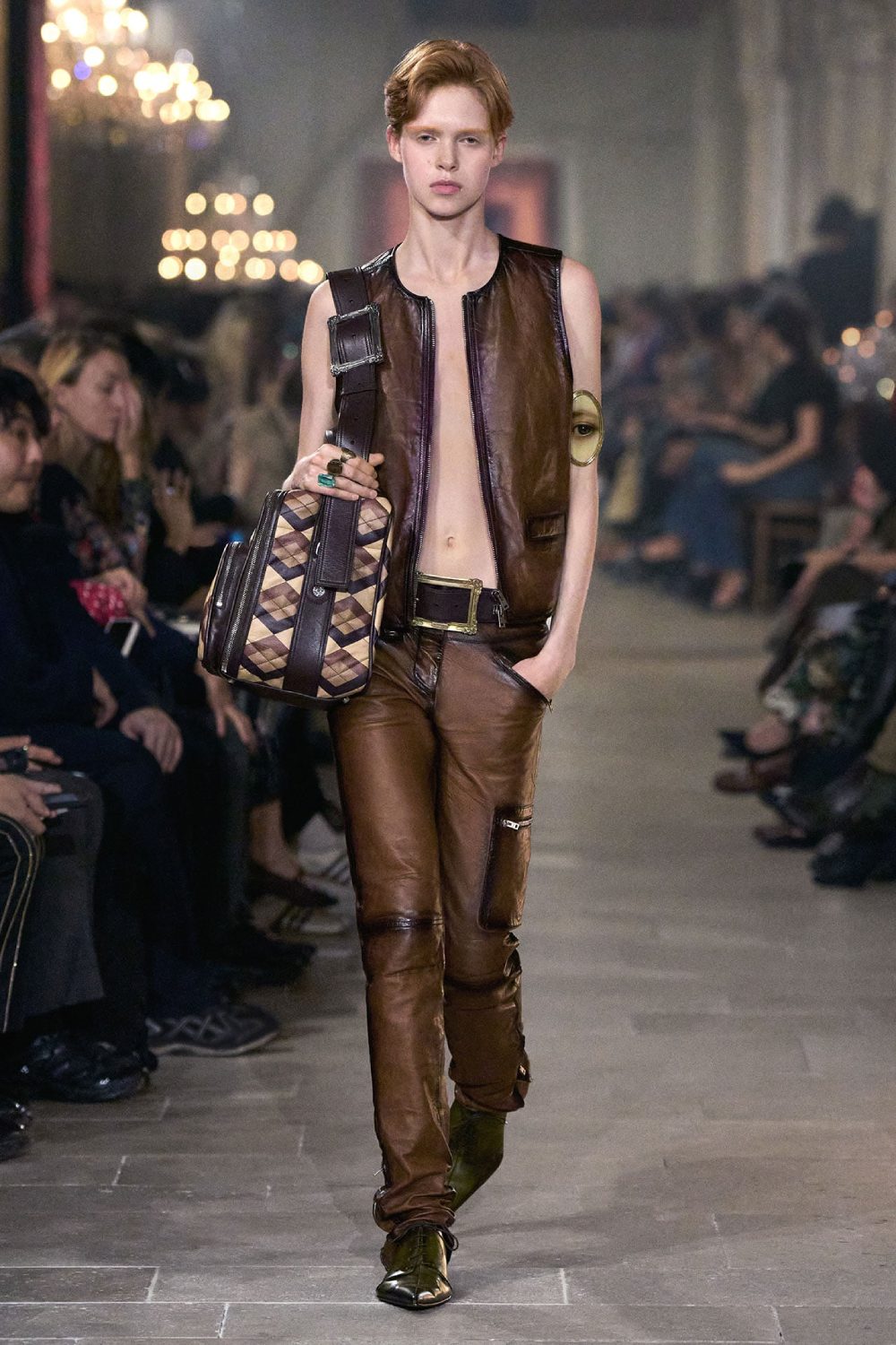 Acne Studios presenta historicismo y cotidianidad para SS27