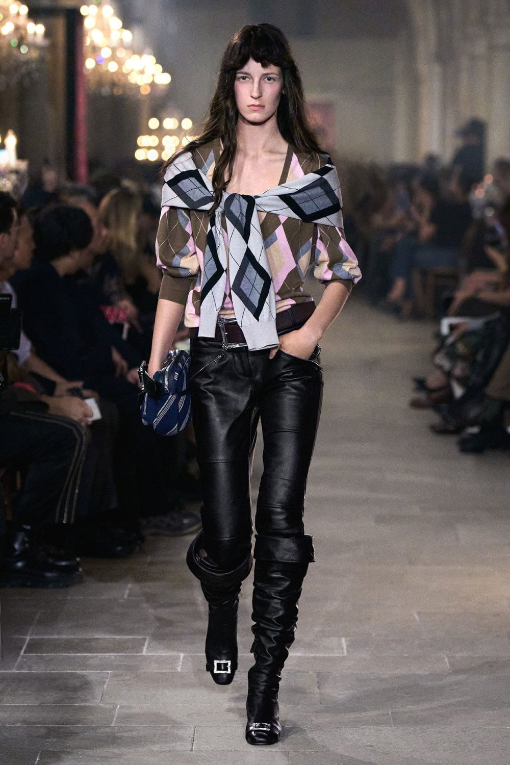 Acne Studios presenta historicismo y cotidianidad para SS27