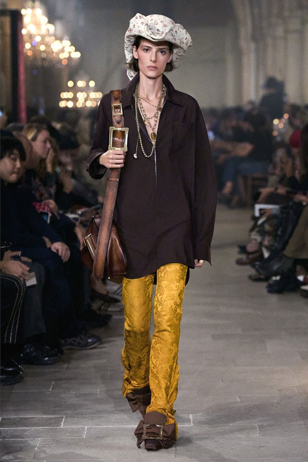 Acne Studios presenta historicismo y cotidianidad para SS27