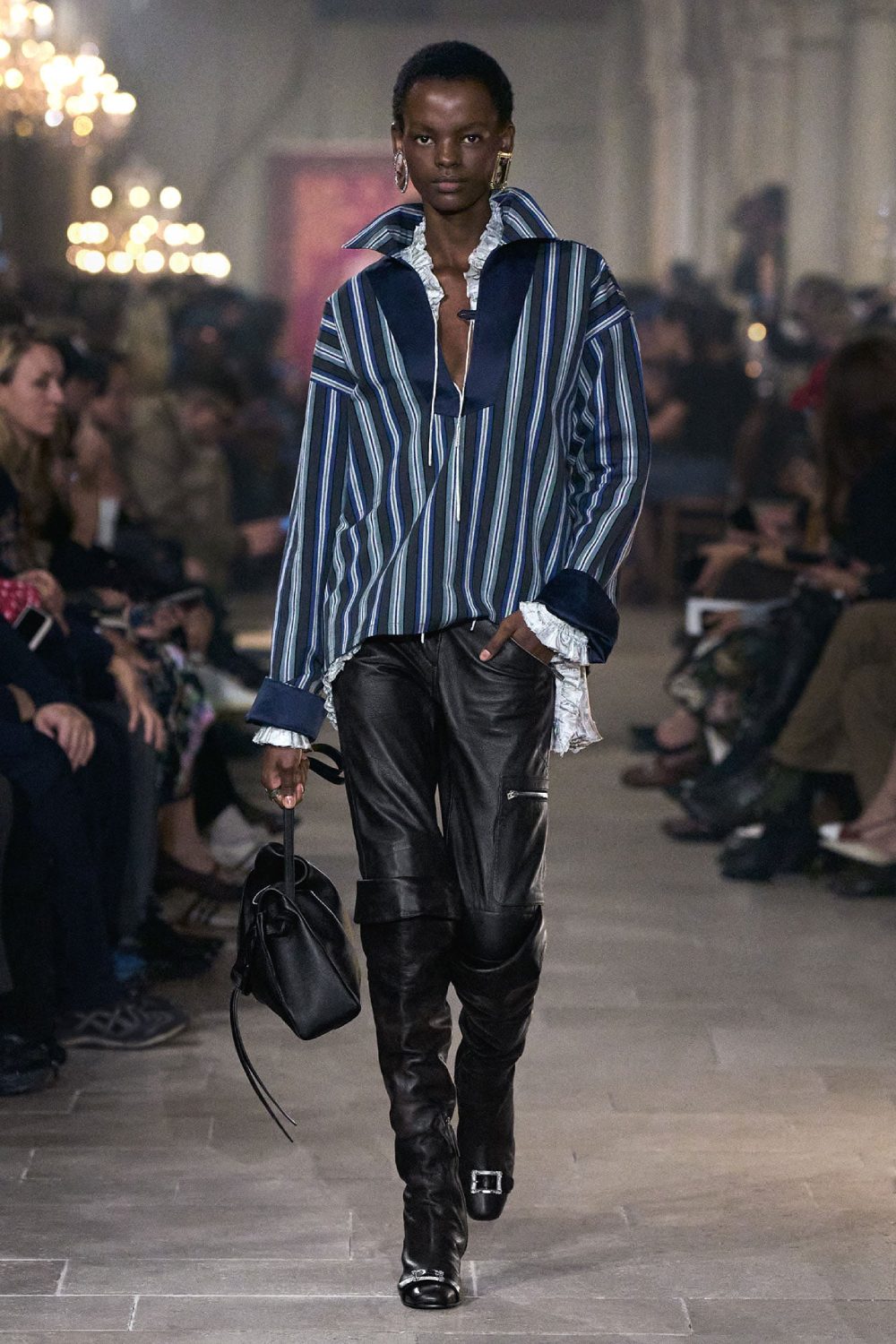 Acne Studios presenta historicismo y cotidianidad para SS27