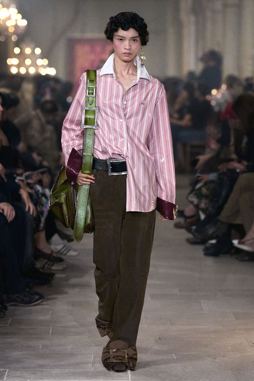 Acne Studios presenta historicismo y cotidianidad para SS27