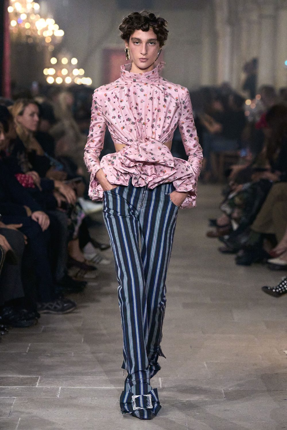 Acne Studios presenta historicismo y cotidianidad para SS27