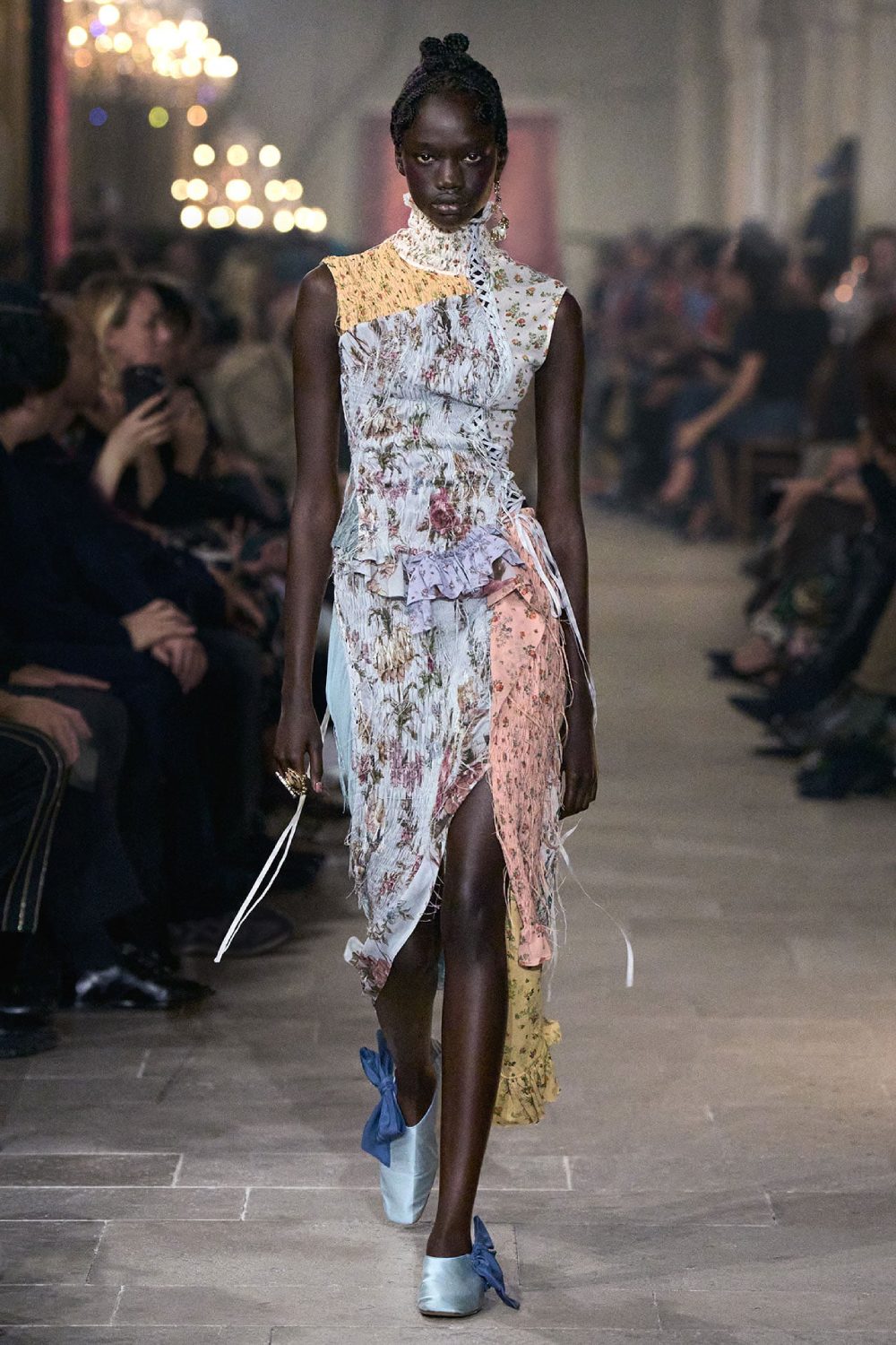 Acne Studios presenta historicismo y cotidianidad para SS27