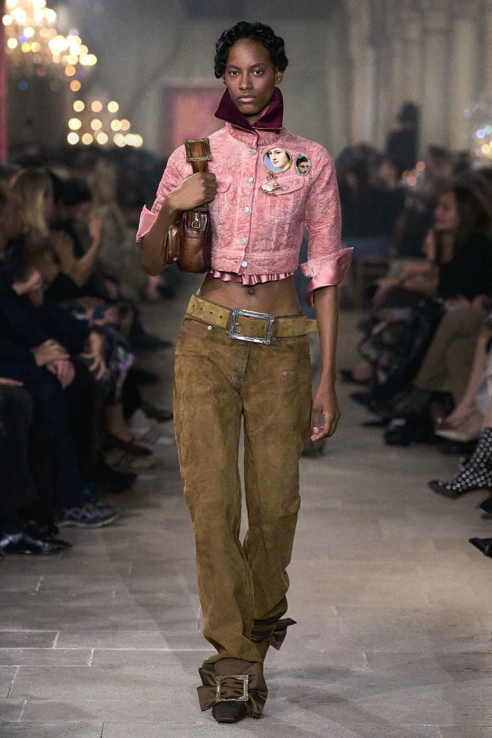 Acne Studios presenta historicismo y cotidianidad para SS27