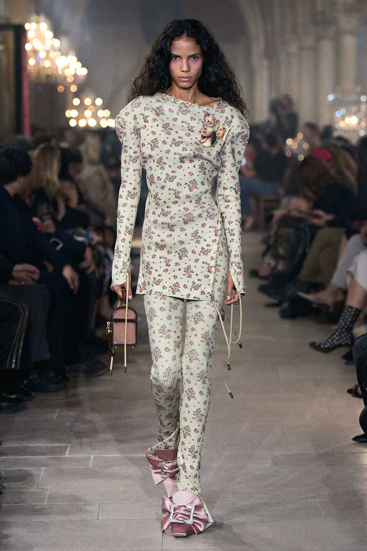 Acne Studios presenta historicismo y cotidianidad para SS27