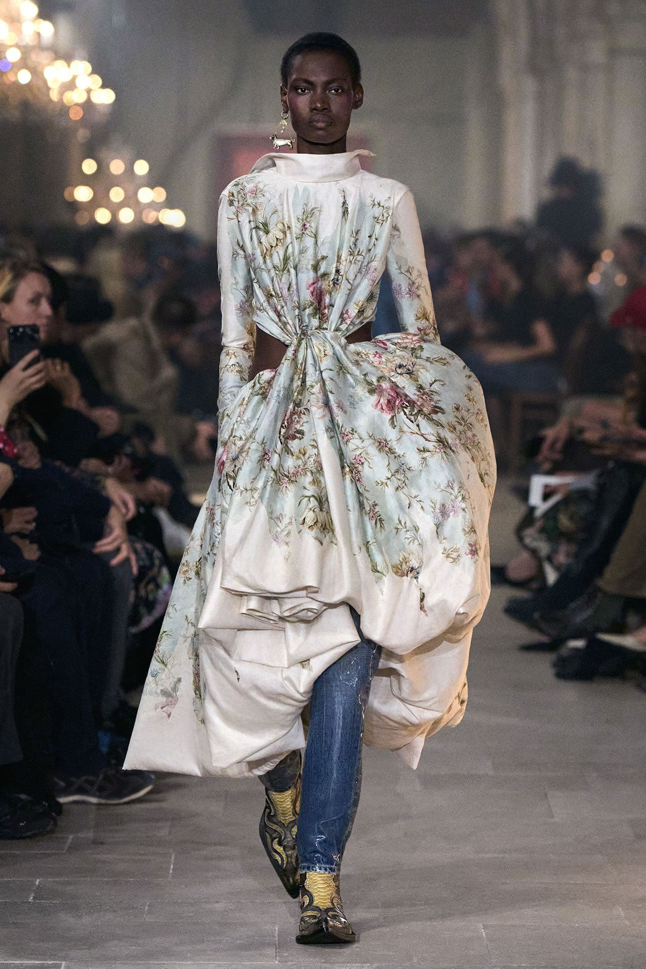 Acne Studios presenta historicismo y cotidianidad para SS27