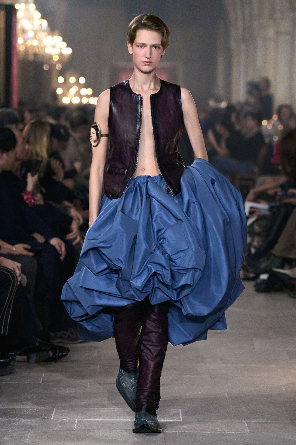 Acne Studios presenta historicismo y cotidianidad para SS27