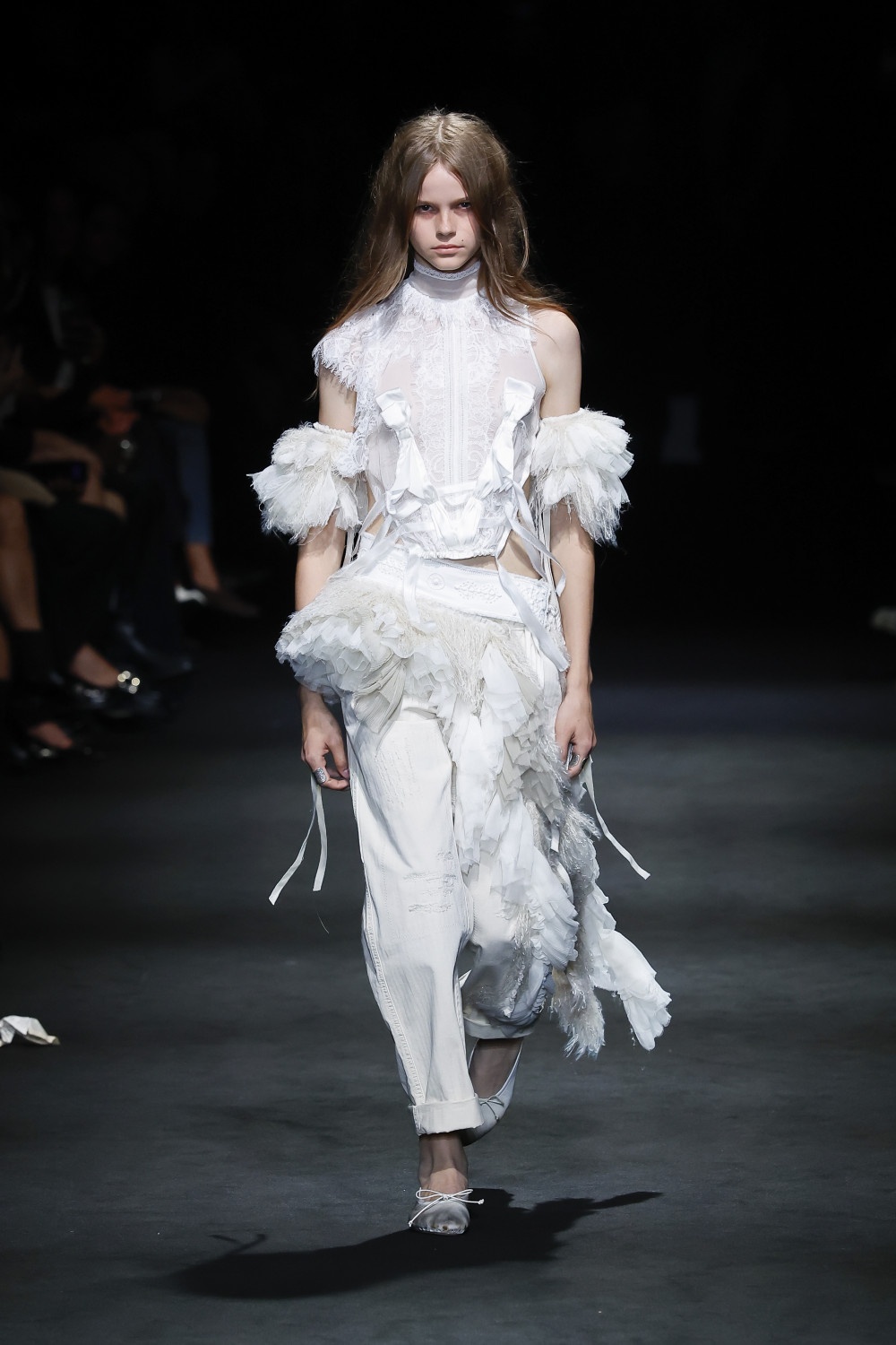 Ann Demeulemeester SS27: romanticismo oscuro y western