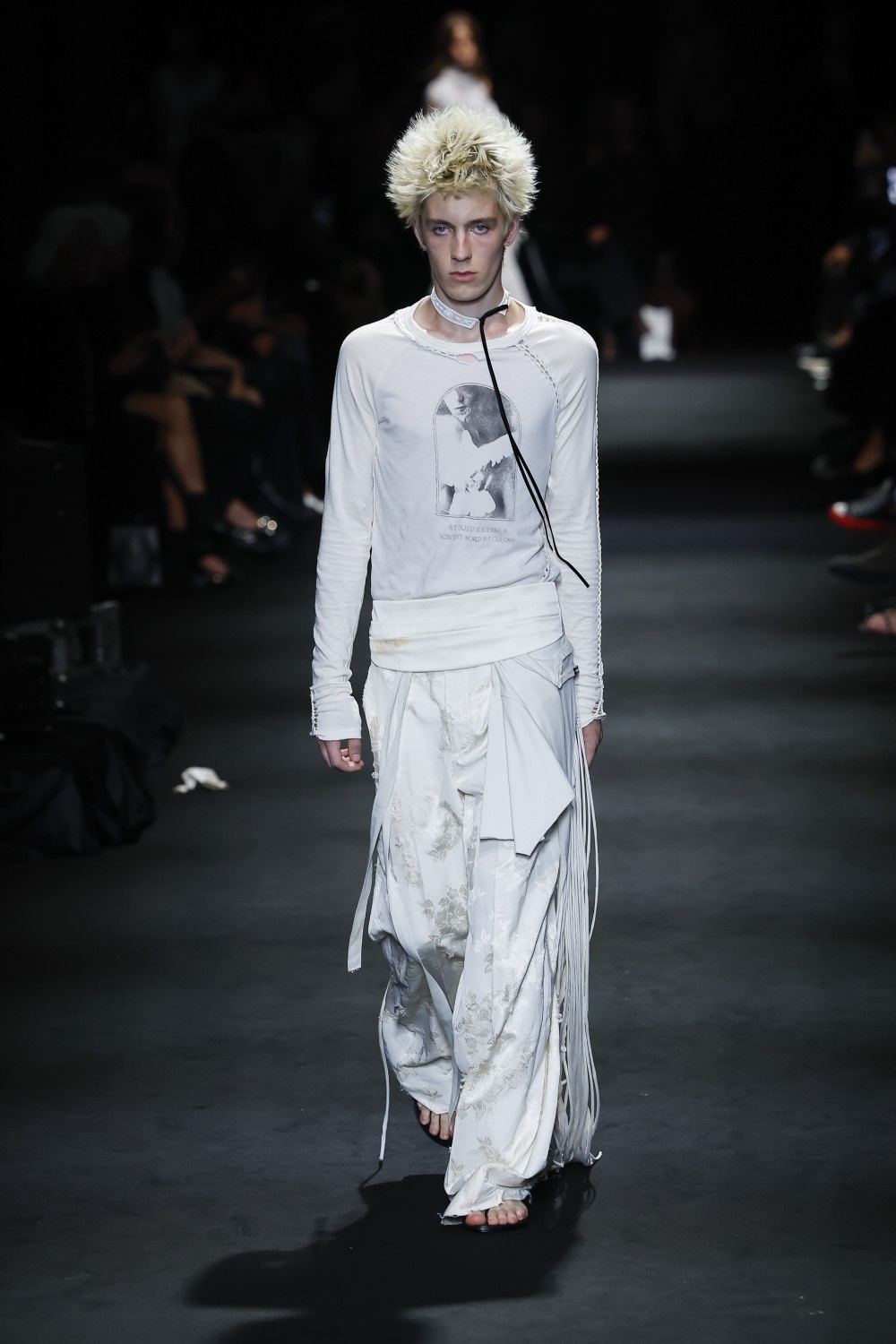 Ann Demeulemeester SS27: romanticismo oscuro y western