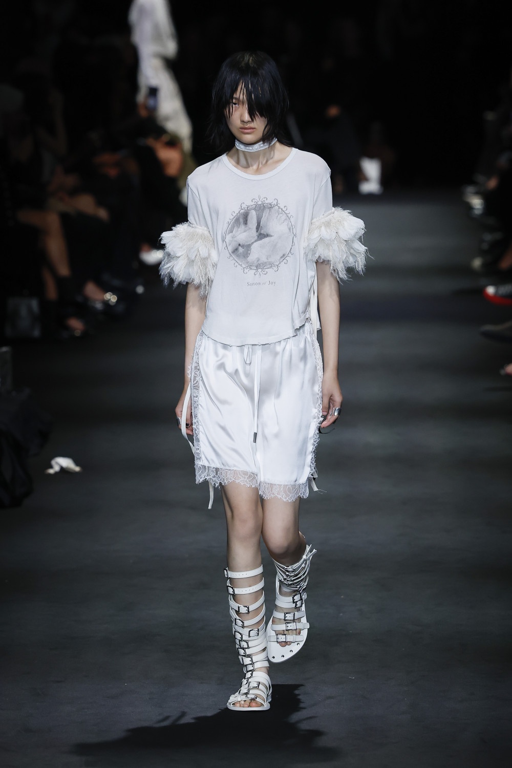 Ann Demeulemeester SS27: romanticismo oscuro y western
