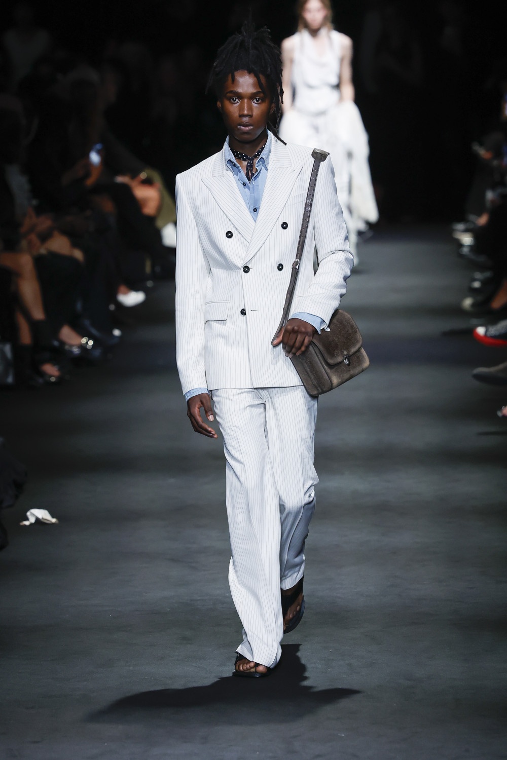 Ann Demeulemeester SS27: romanticismo oscuro y western