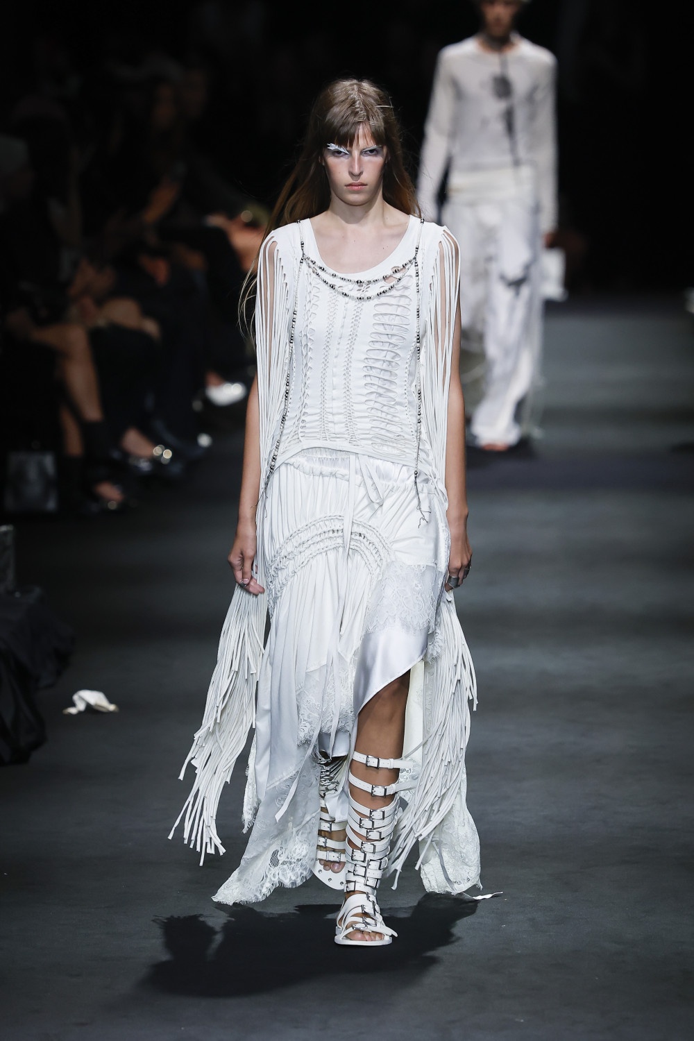Ann Demeulemeester SS27: romanticismo oscuro y western