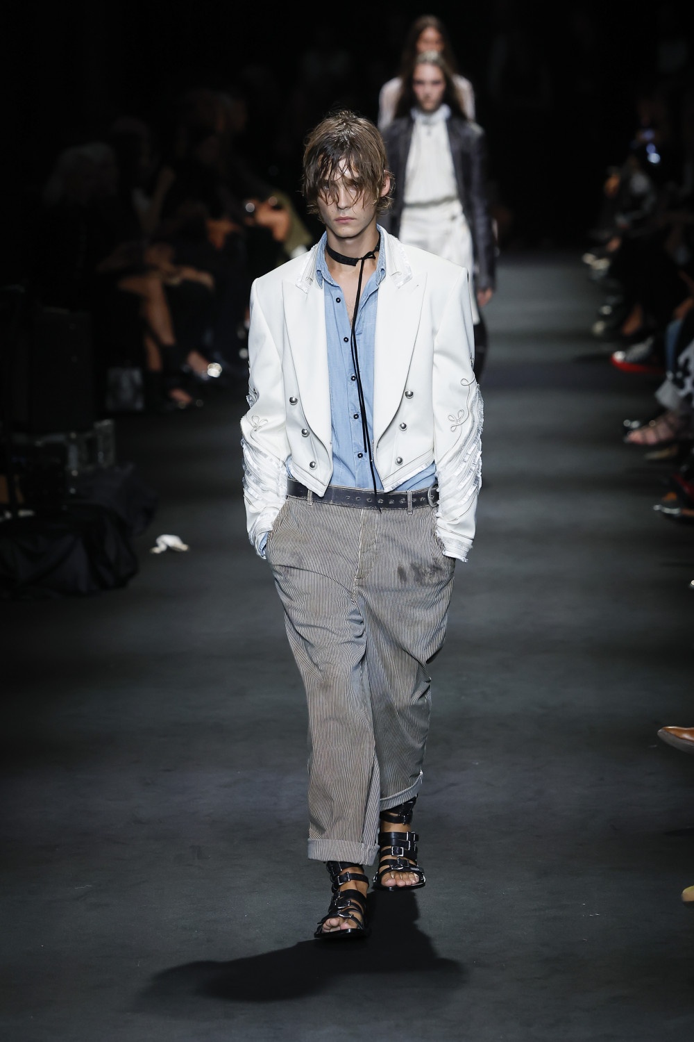 Ann Demeulemeester SS27: romanticismo oscuro y western