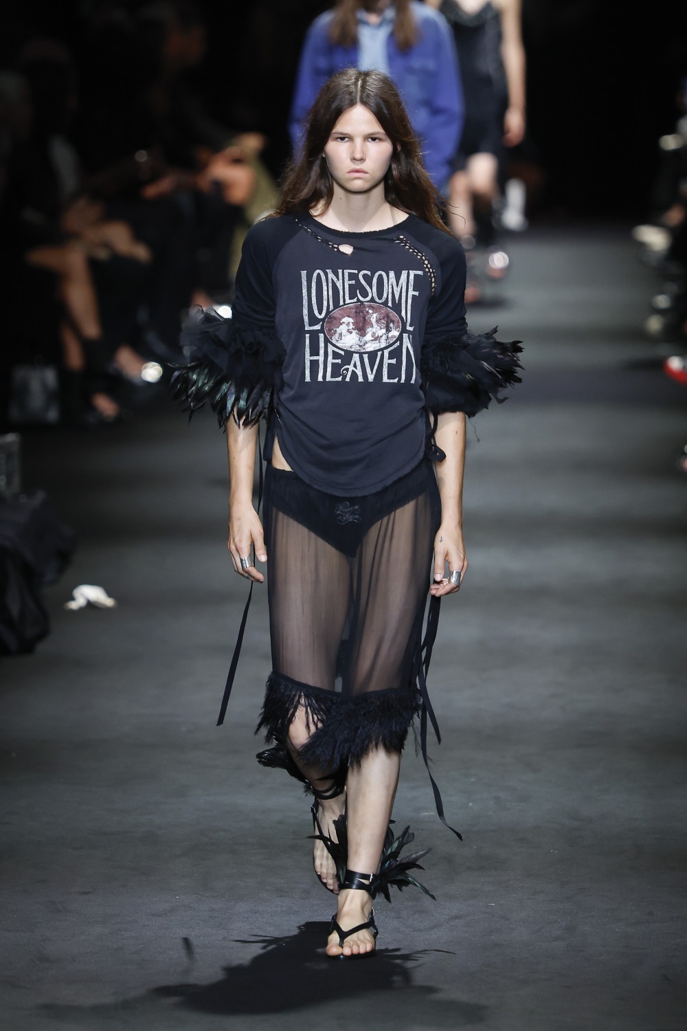Ann Demeulemeester SS27: romanticismo oscuro y western