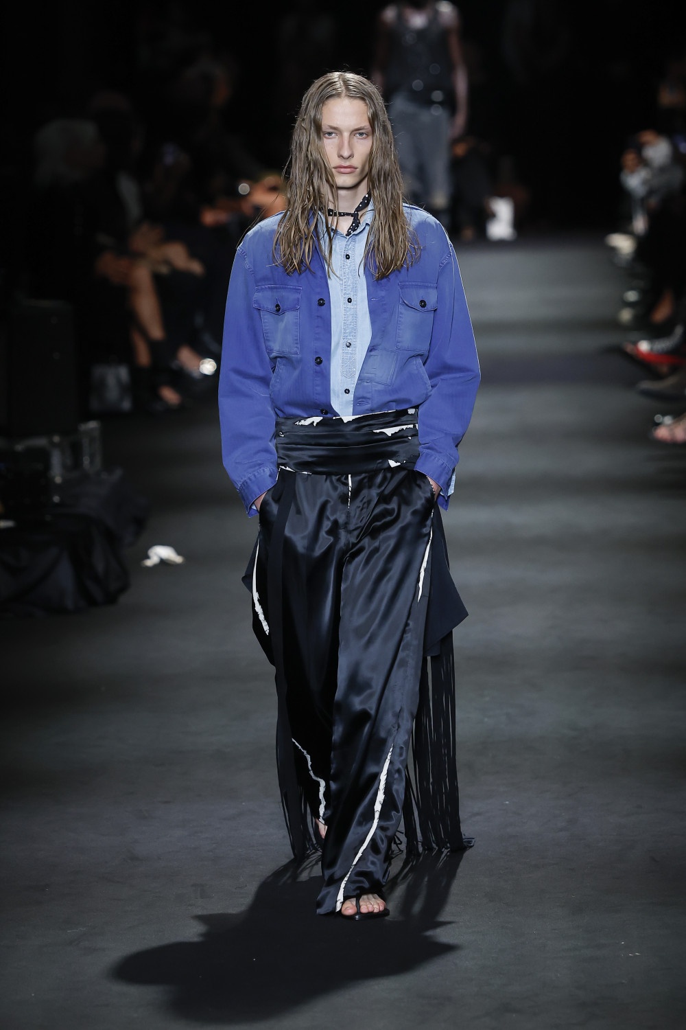 Ann Demeulemeester SS27: romanticismo oscuro y western