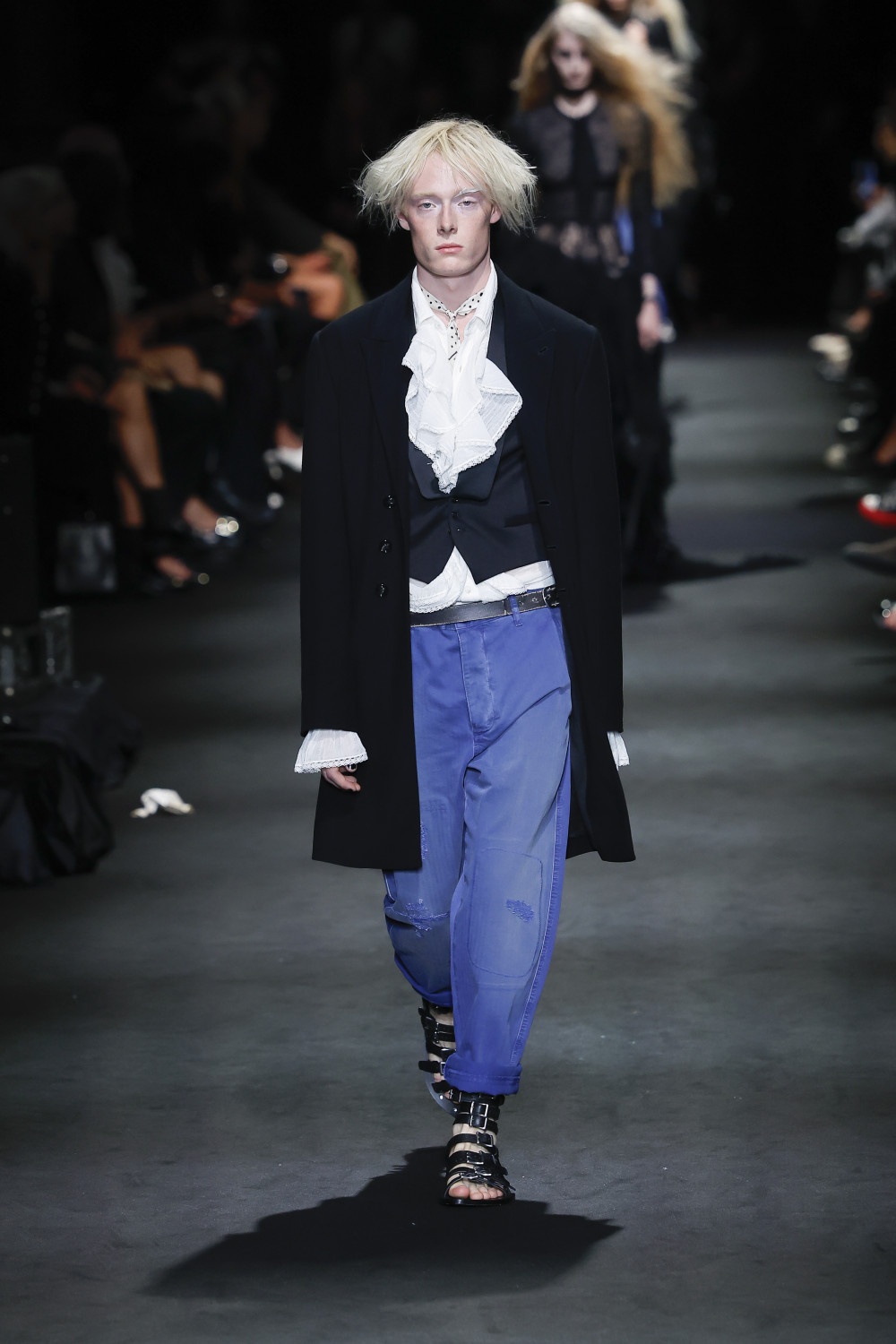 Ann Demeulemeester SS27: romanticismo oscuro y western