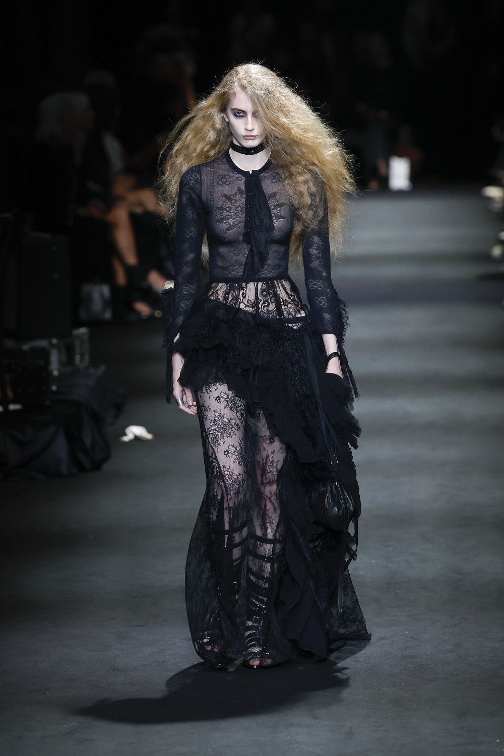 Ann Demeulemeester SS27: romanticismo oscuro y western