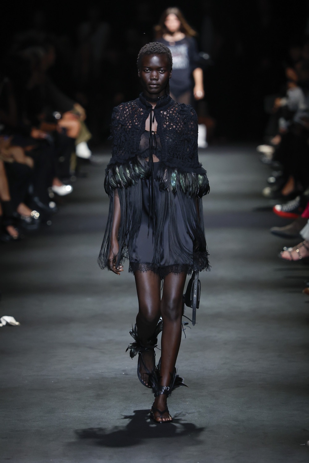 Ann Demeulemeester SS27: romanticismo oscuro y western