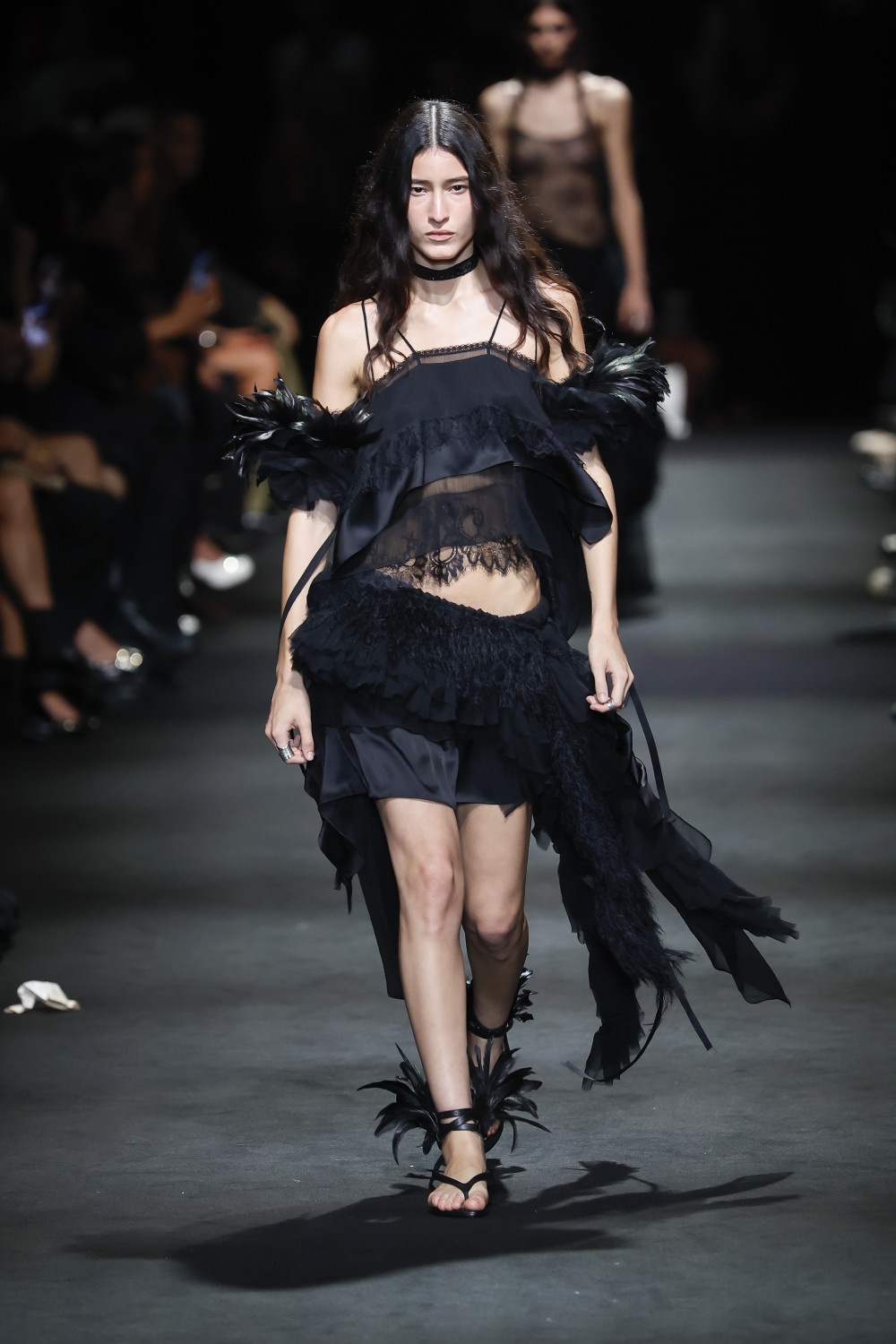 Ann Demeulemeester SS27: romanticismo oscuro y western