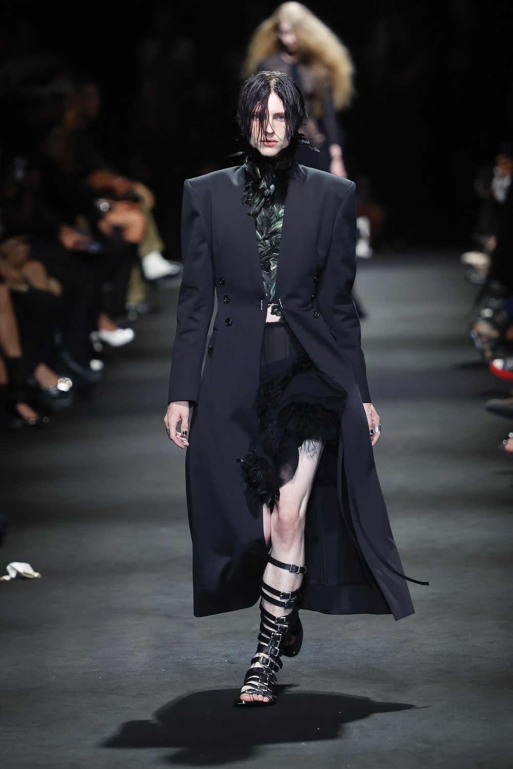 Ann Demeulemeester SS27: romanticismo oscuro y western