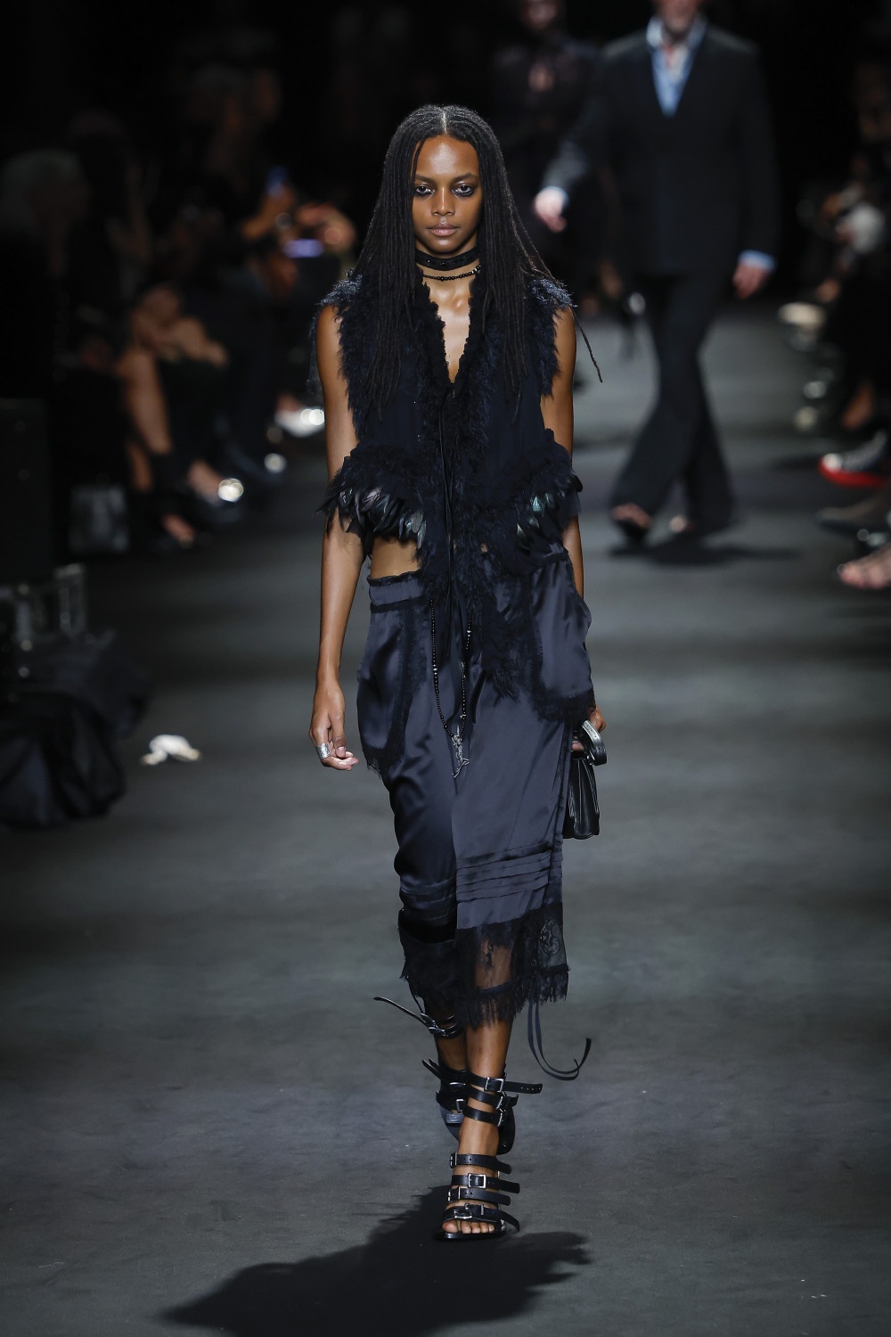 Ann Demeulemeester SS27: romanticismo oscuro y western