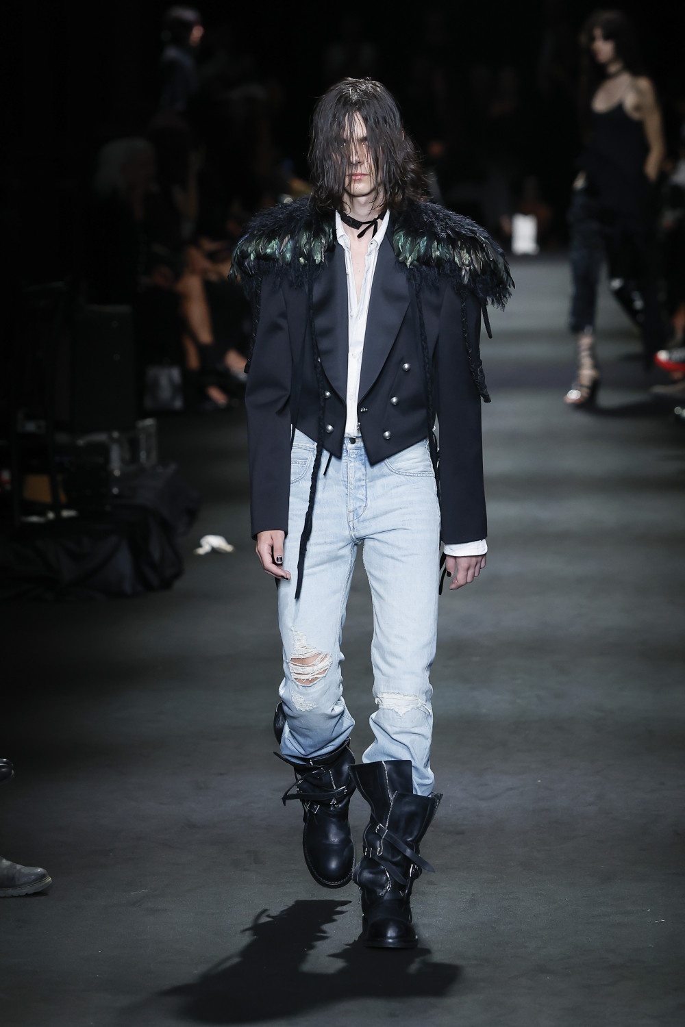Ann Demeulemeester SS27: romanticismo oscuro y western