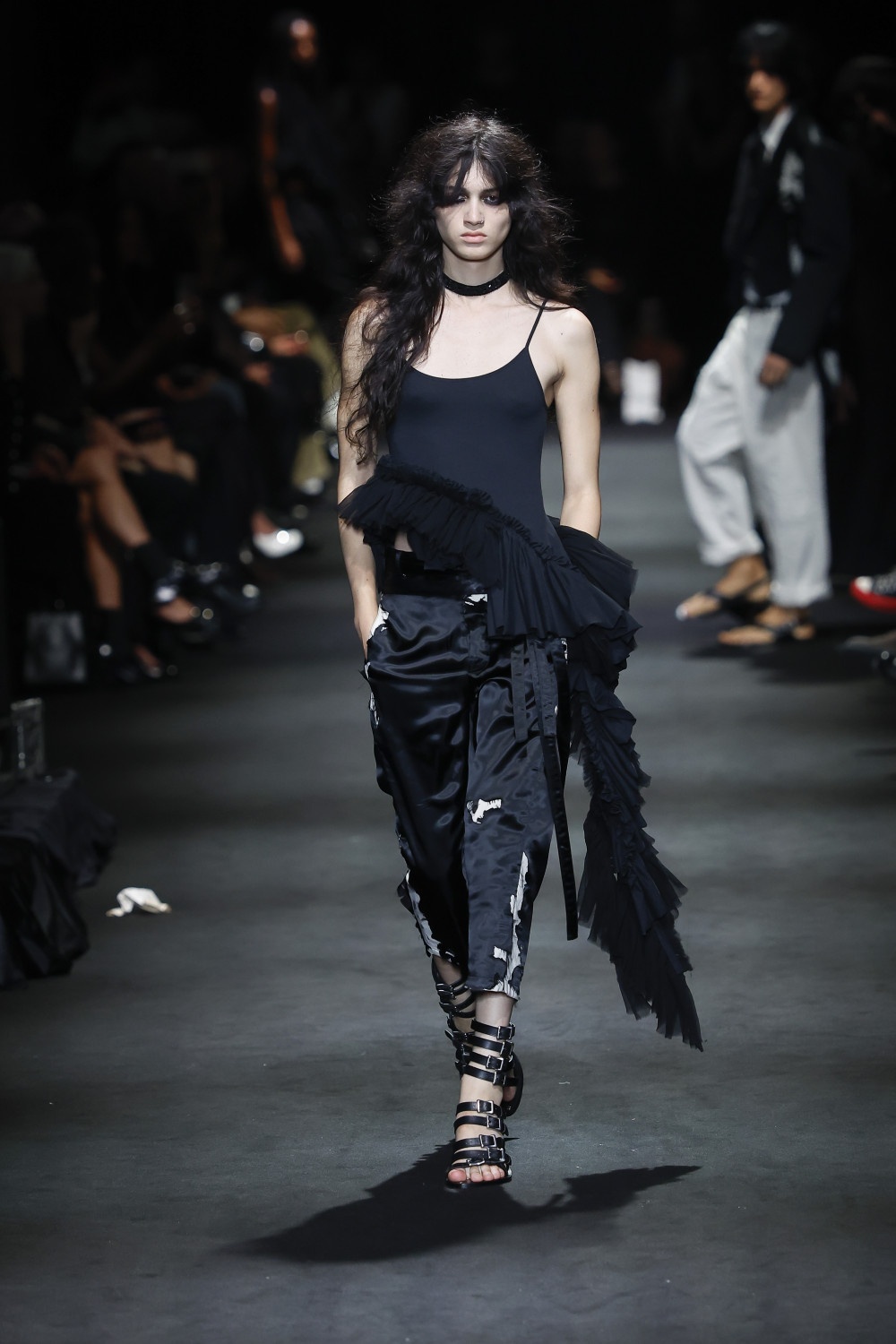 Ann Demeulemeester SS27: romanticismo oscuro y western