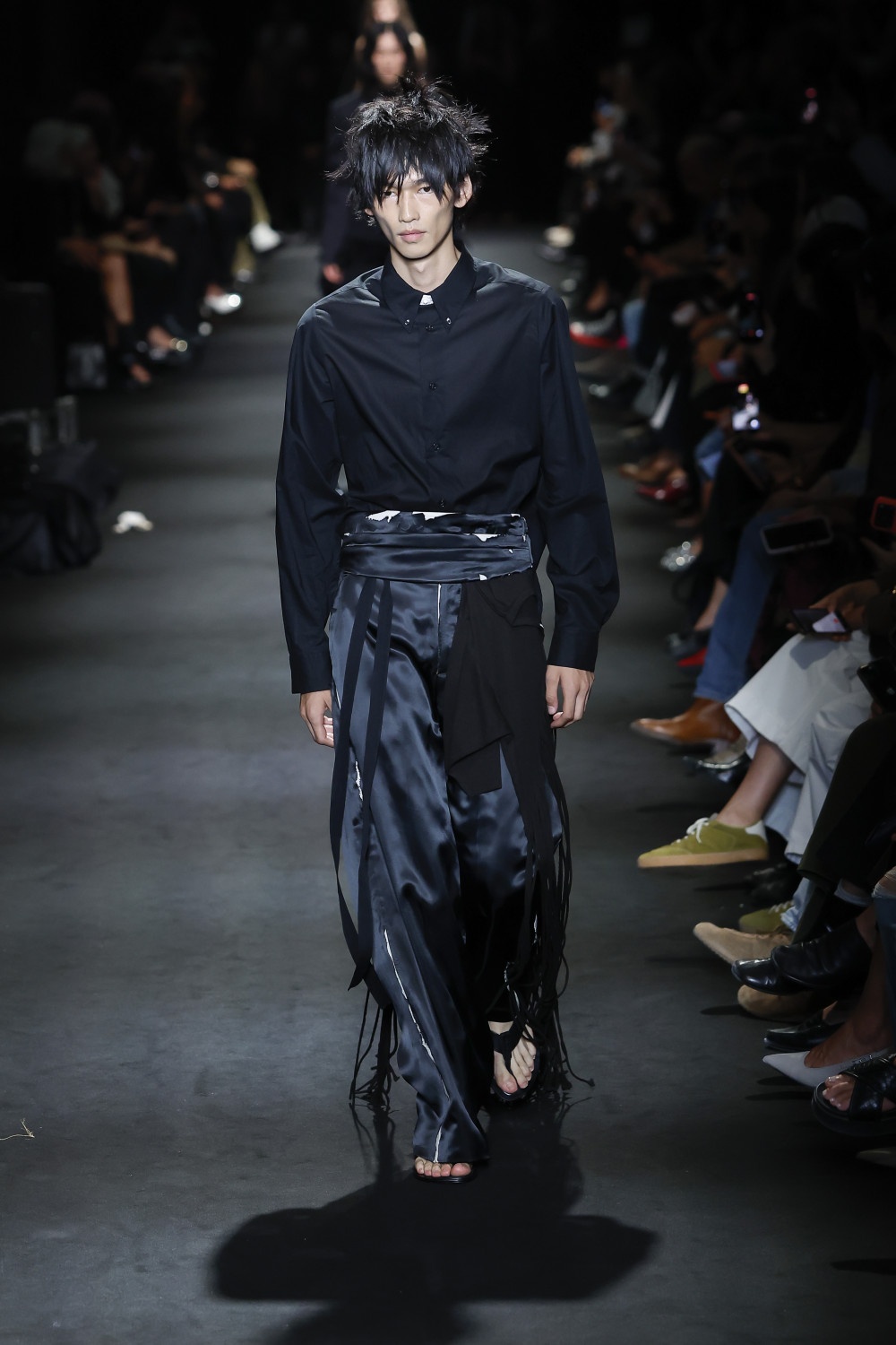 Ann Demeulemeester SS27: romanticismo oscuro y western