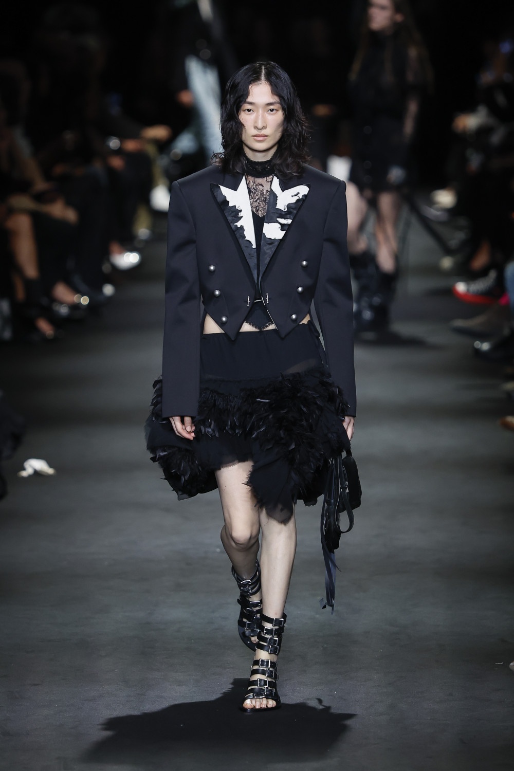 Ann Demeulemeester SS27: romanticismo oscuro y western