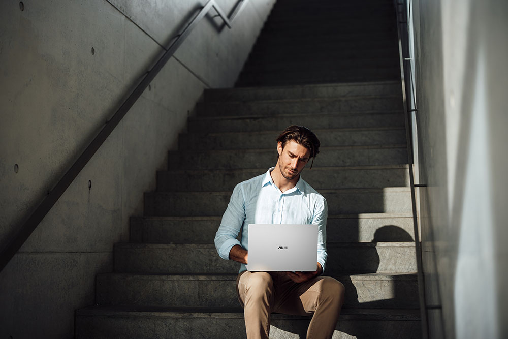 Asus ExpertBook A7: estilo y alto rendimiento profesional