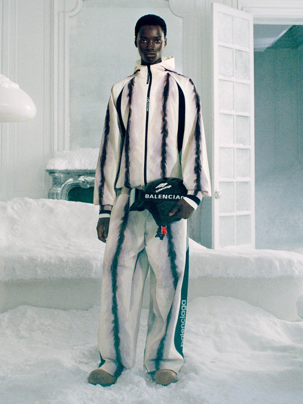 Balenciaga estrena un nuevo armario deportivo para la nieve