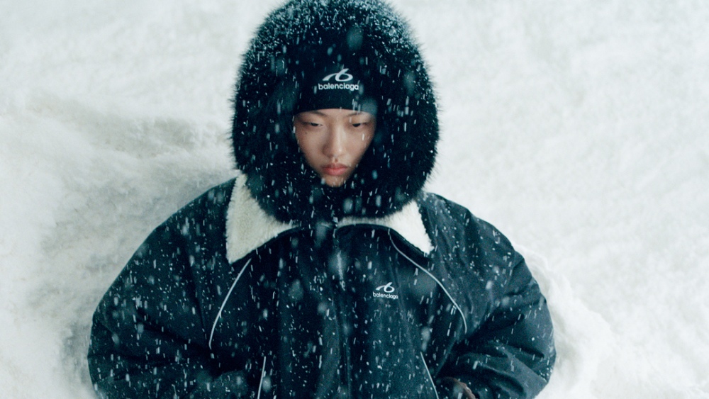 Balenciaga estrena un nuevo armario deportivo para la nieve