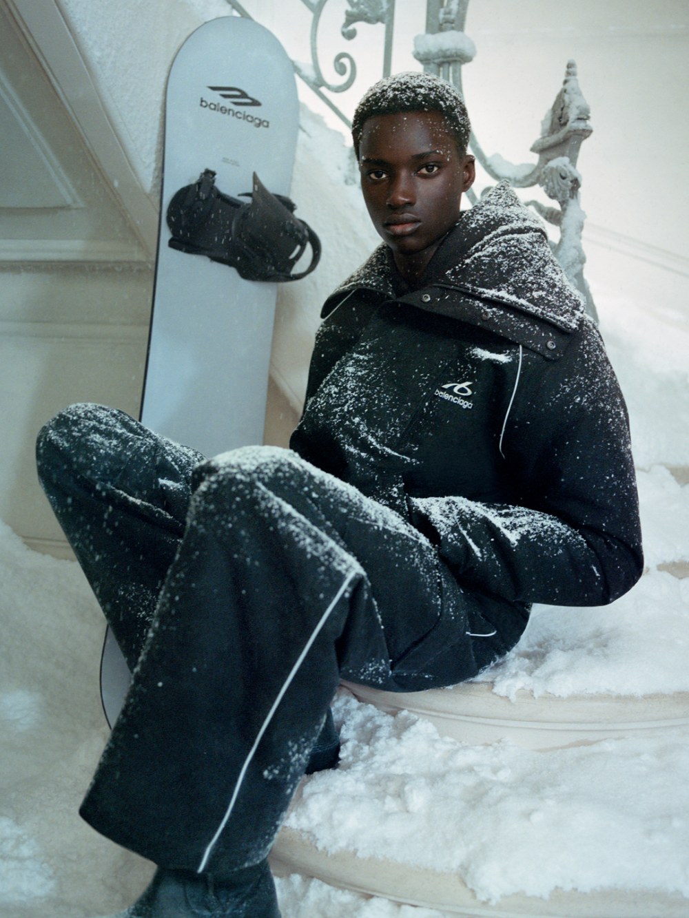 Balenciaga estrena un nuevo armario deportivo para la nieve