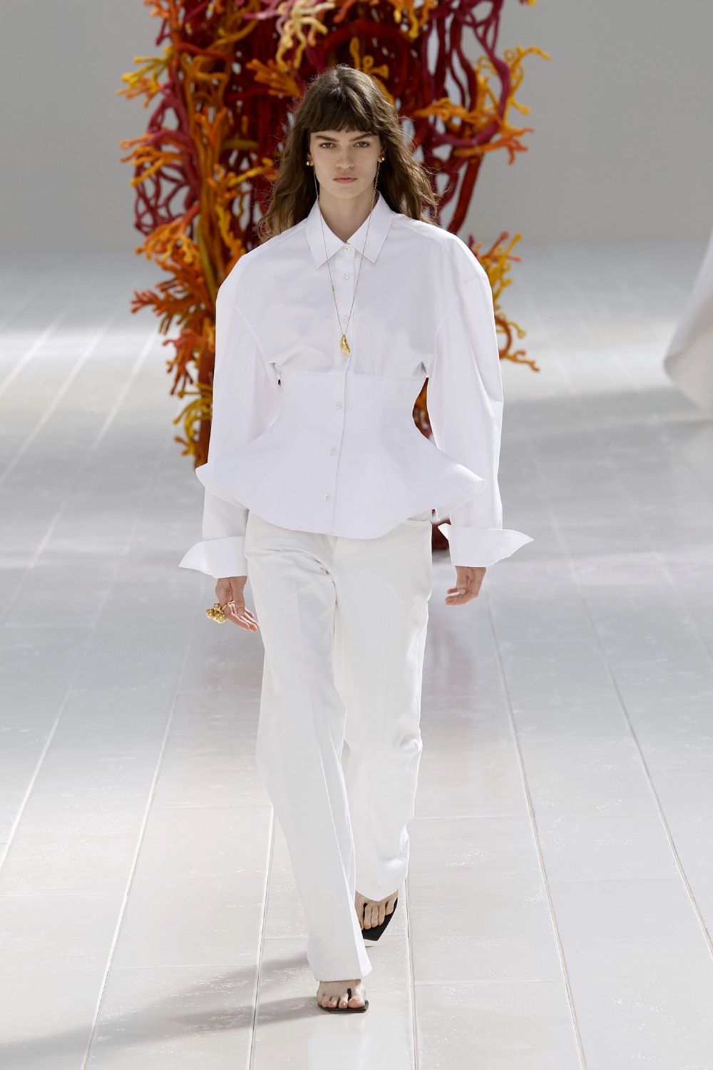 Balenciaga lleva los códigos couture al armario cotidiano