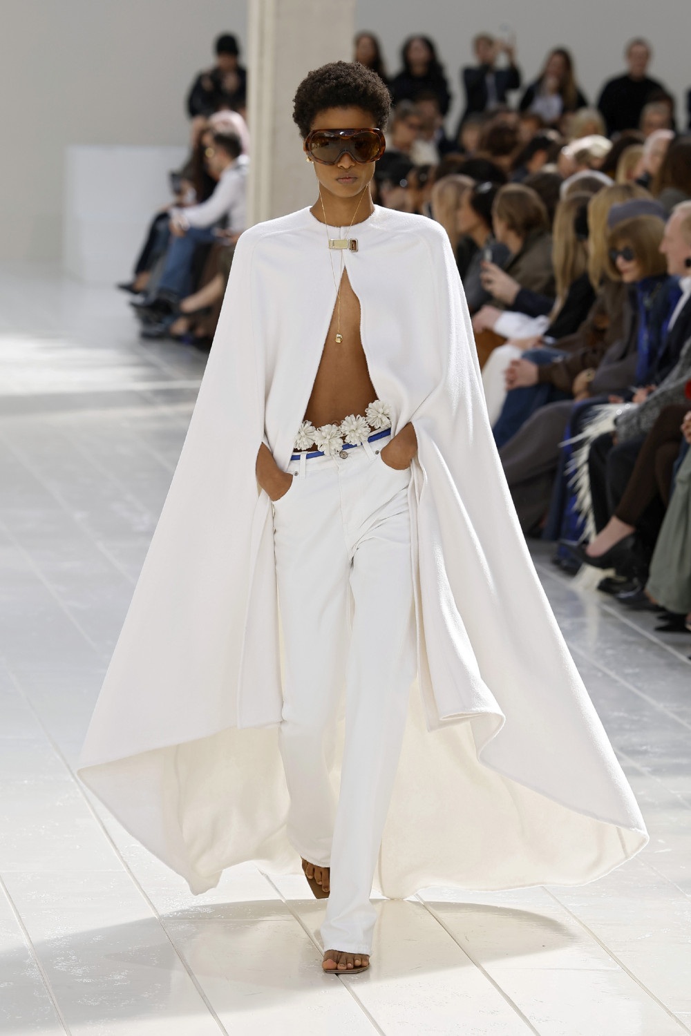 Balenciaga lleva los códigos couture al armario cotidiano