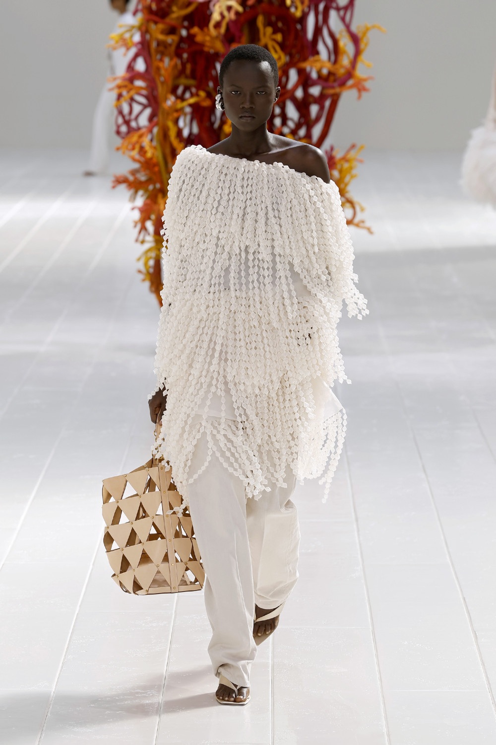 Balenciaga lleva los códigos couture al armario cotidiano