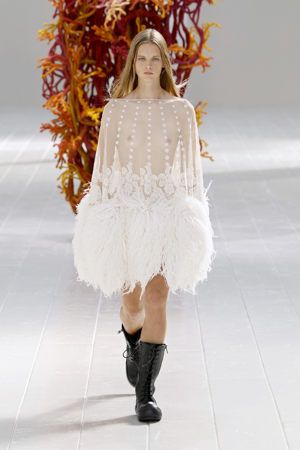 Balenciaga lleva los códigos couture al armario cotidiano