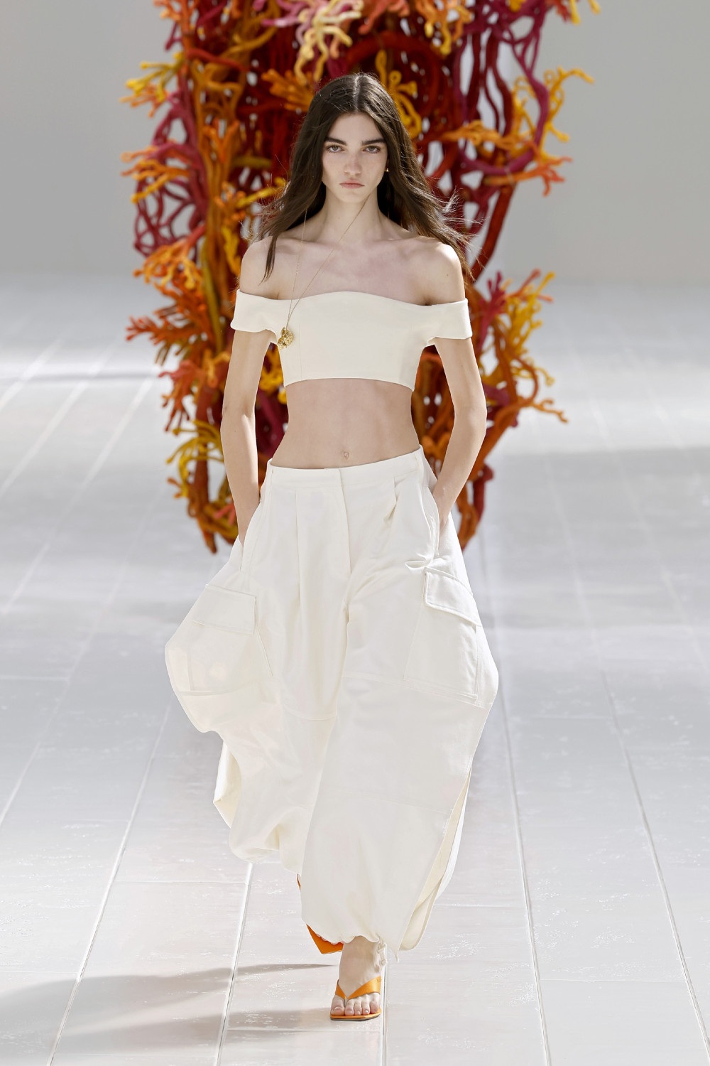 Balenciaga lleva los códigos couture al armario cotidiano