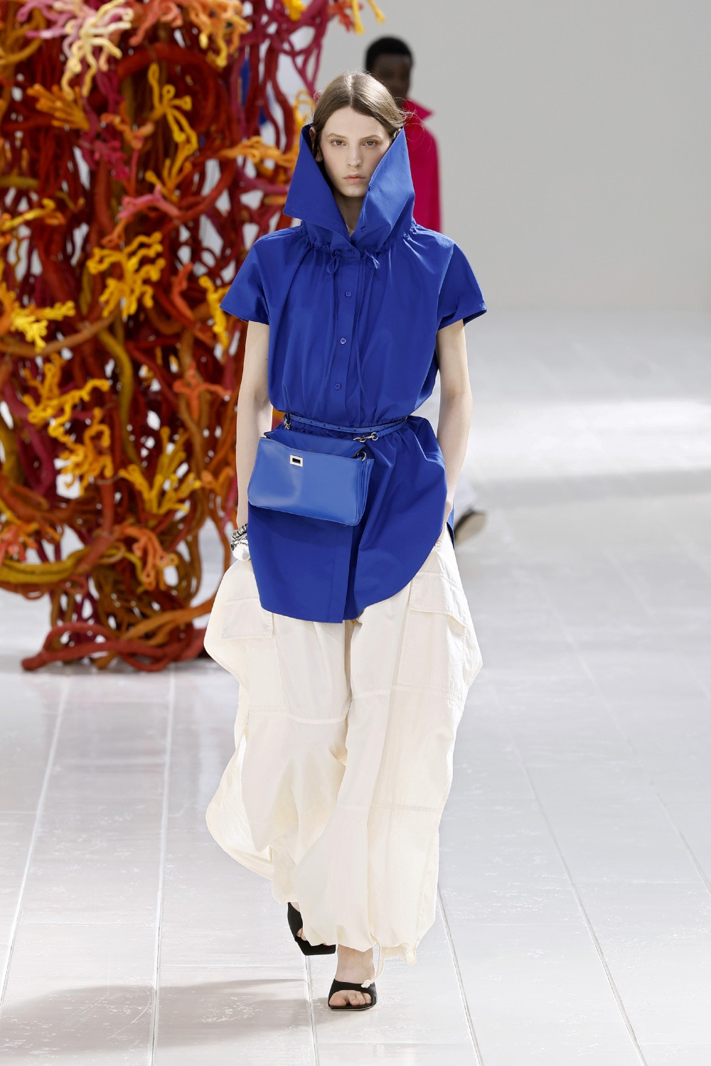 Balenciaga lleva los códigos couture al armario cotidiano