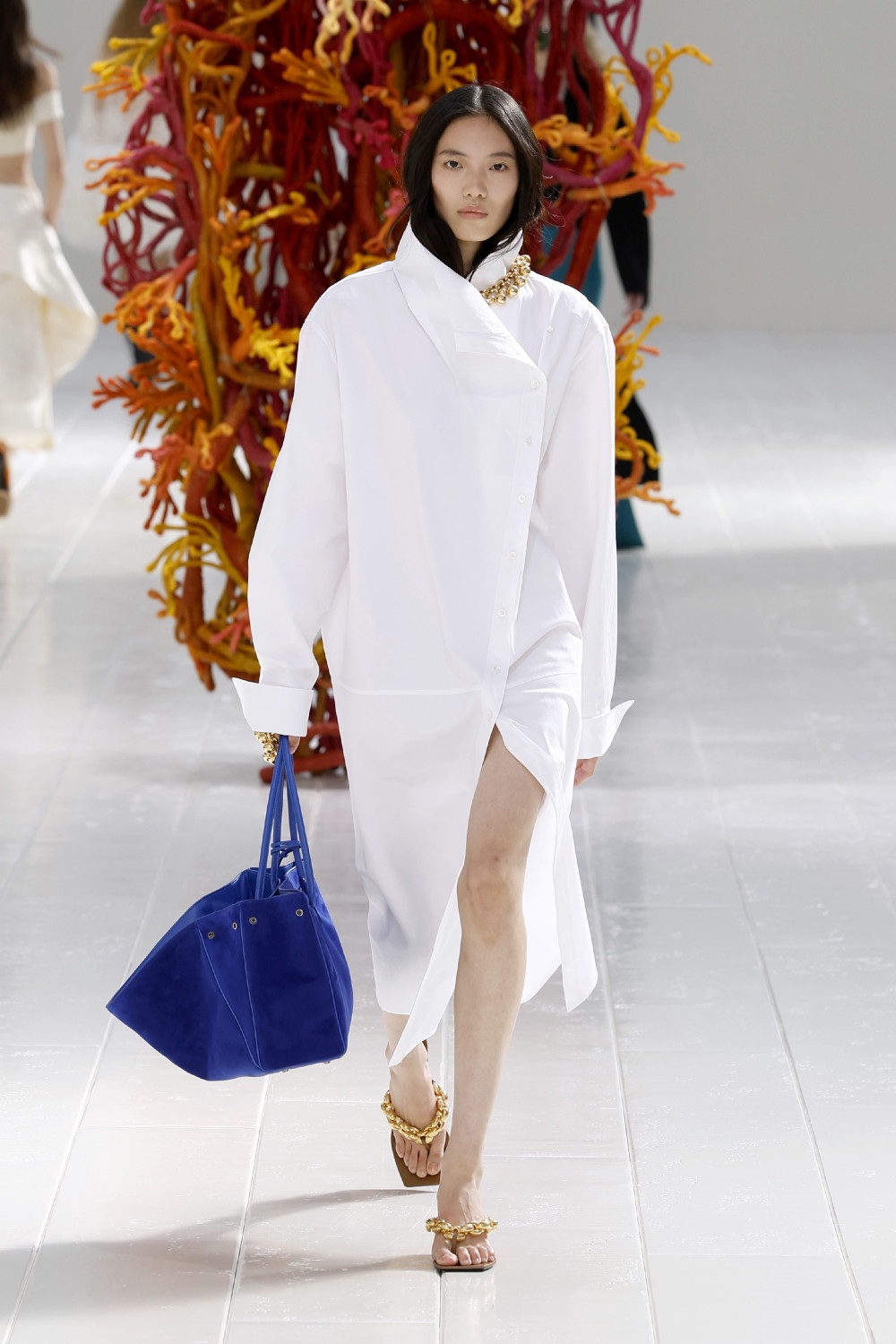 Balenciaga lleva los códigos couture al armario cotidiano