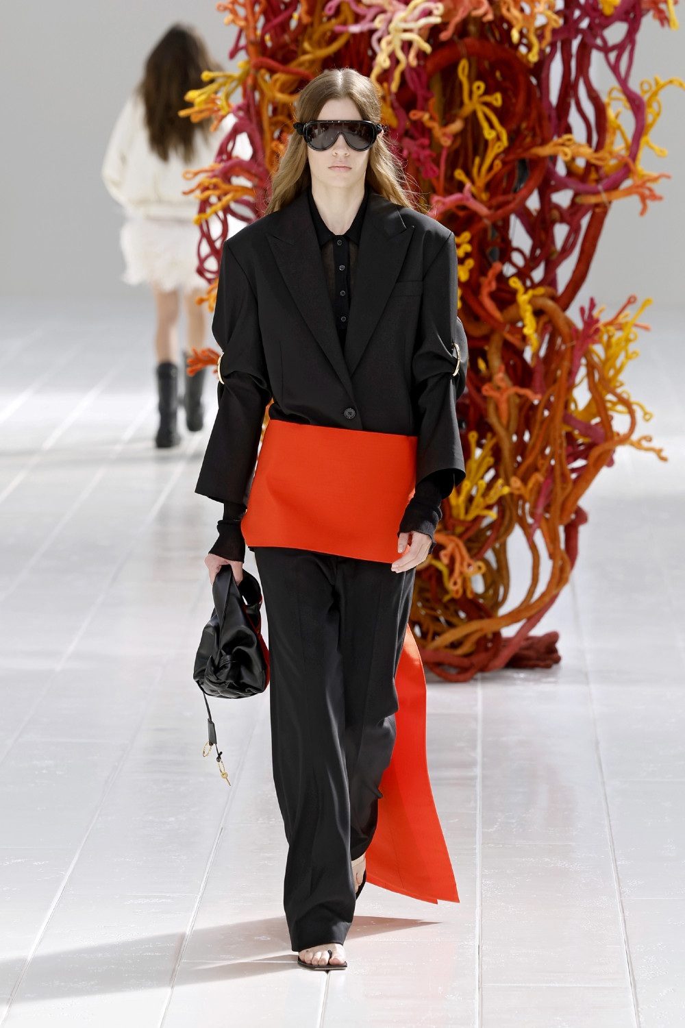 Balenciaga lleva los códigos couture al armario cotidiano