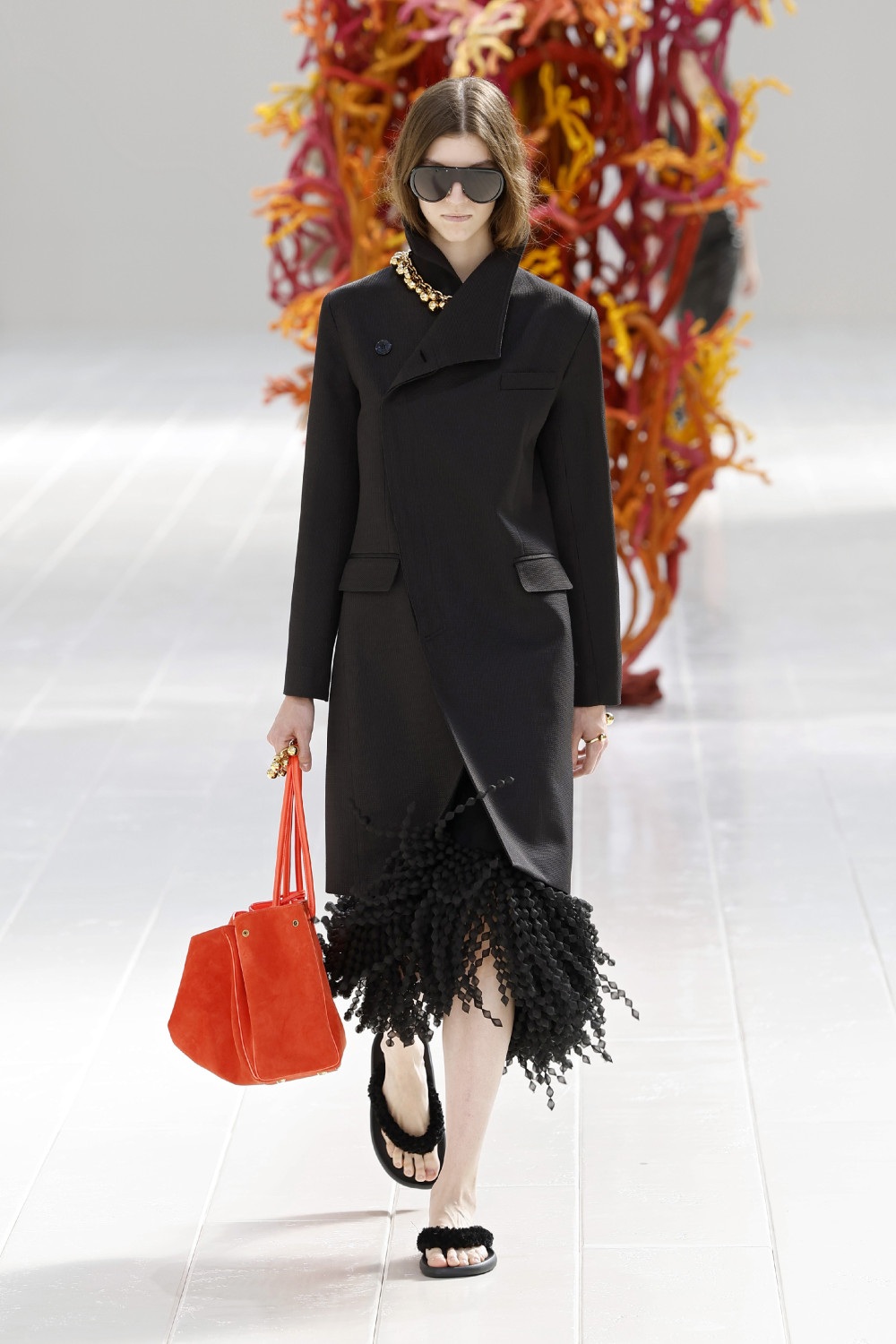 Balenciaga lleva los códigos couture al armario cotidiano