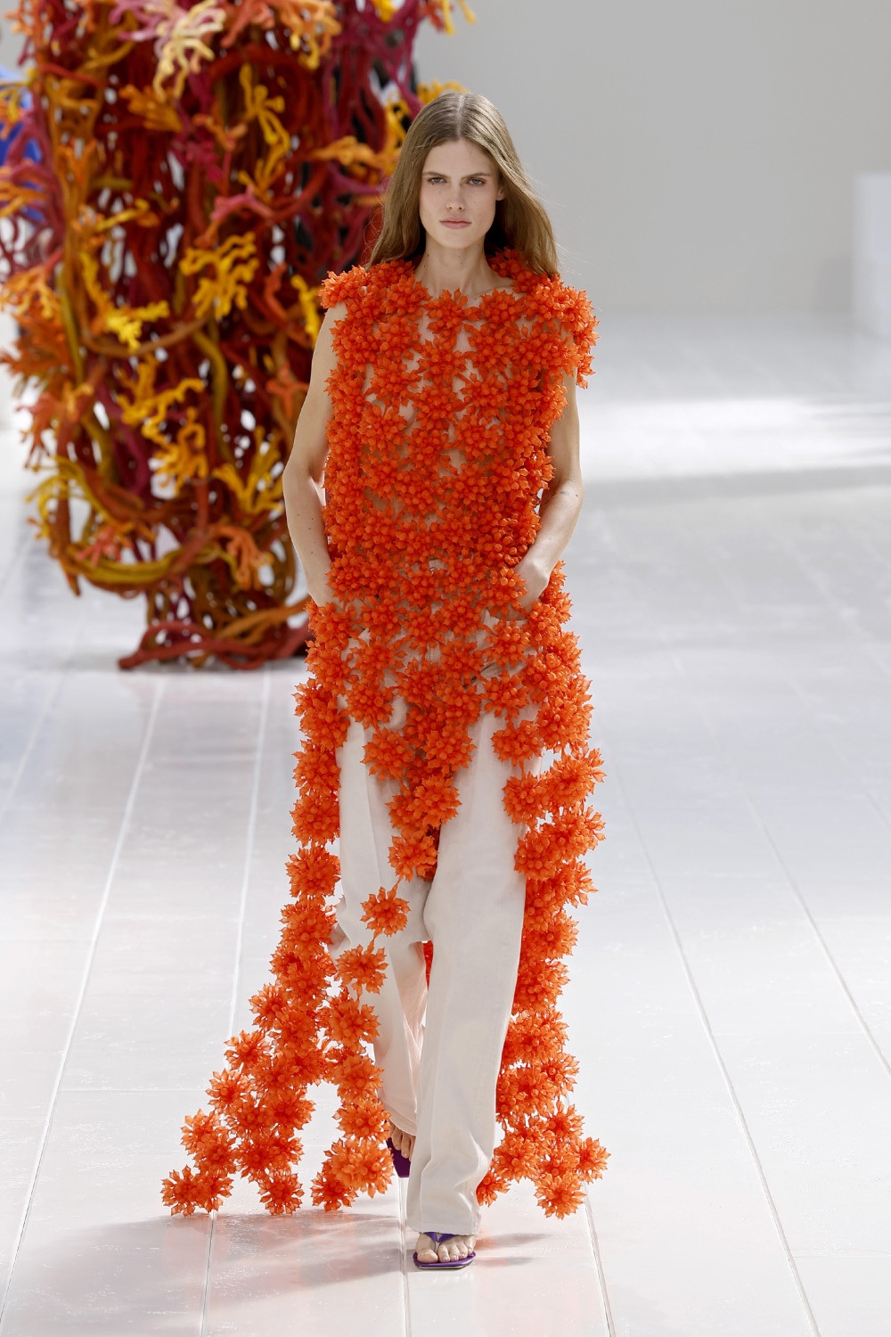 Balenciaga lleva los códigos couture al armario cotidiano