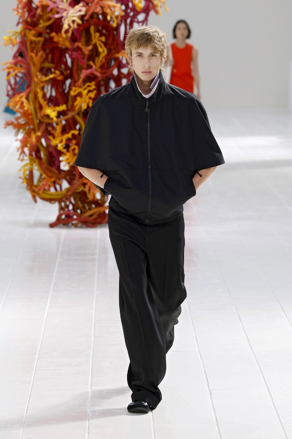 Balenciaga lleva los códigos couture al armario cotidiano