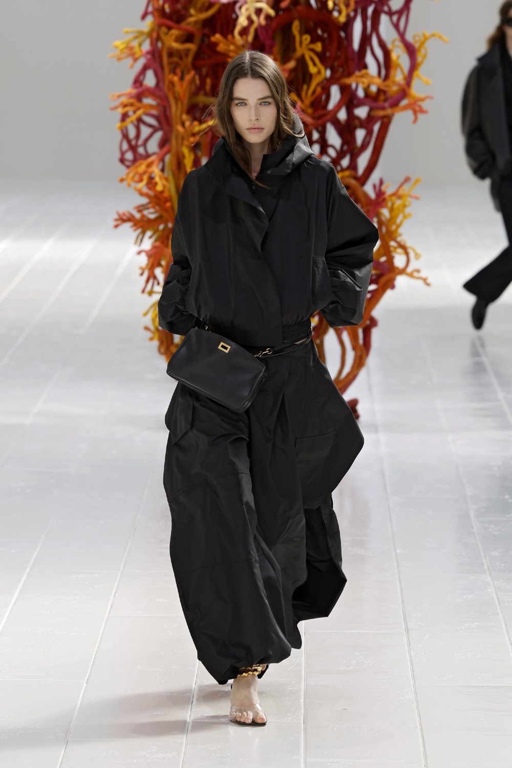 Balenciaga lleva los códigos couture al armario cotidiano