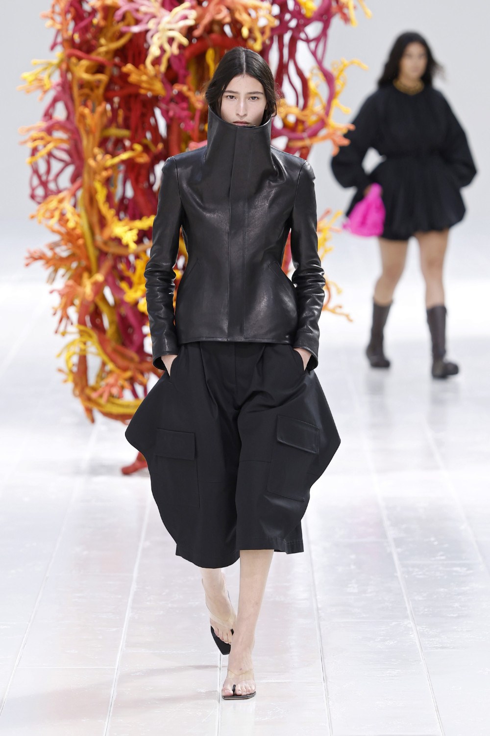 Balenciaga lleva los códigos couture al armario cotidiano