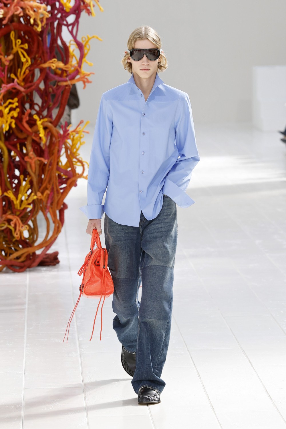 Balenciaga lleva los códigos couture al armario cotidiano